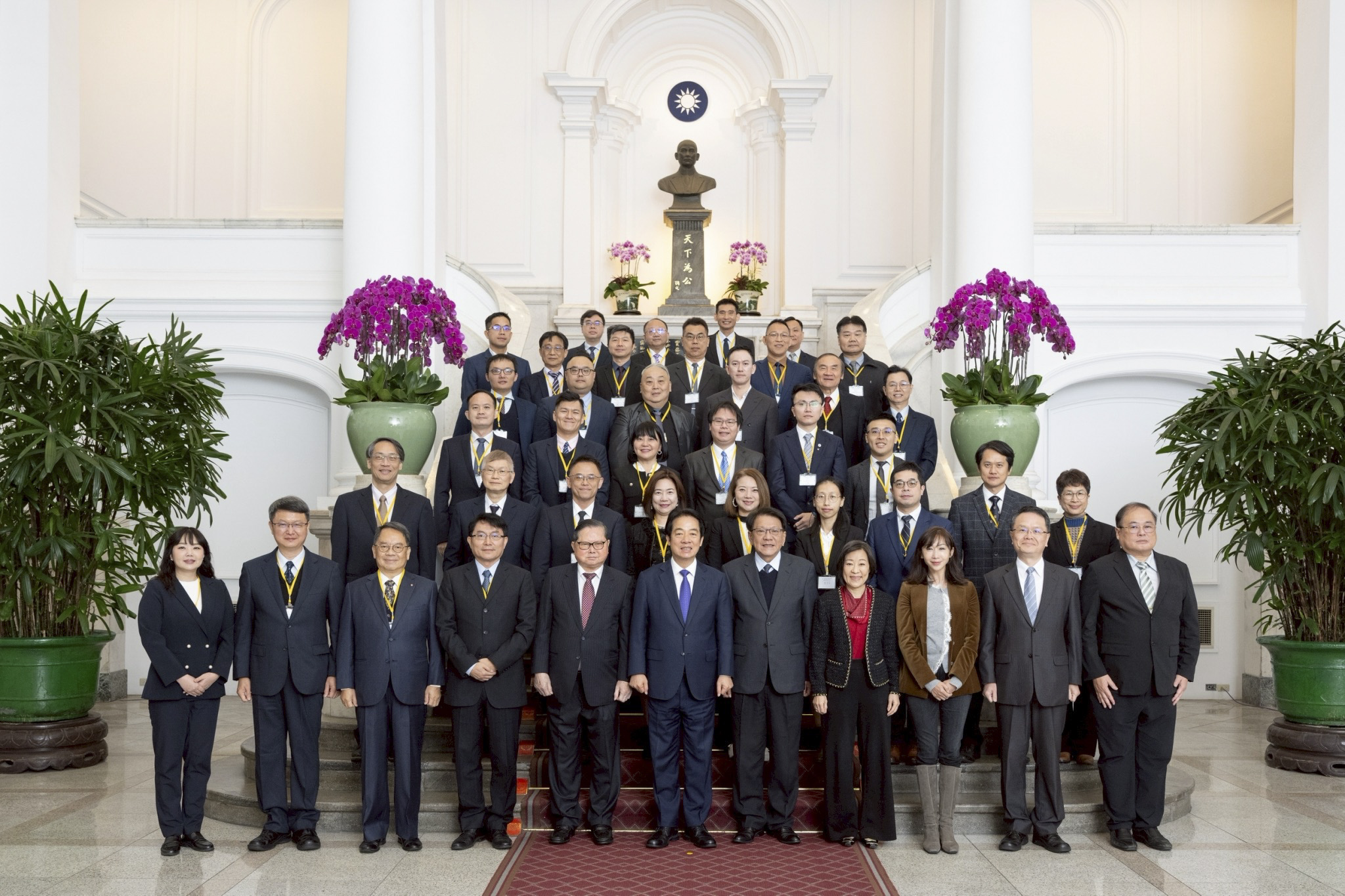 彰基醫師以臨床專業與創新研發，榮獲2025 IIP國際傑出發明家獎，並獲賴清德總統接見，展現醫療創新成果。(總統府提供)